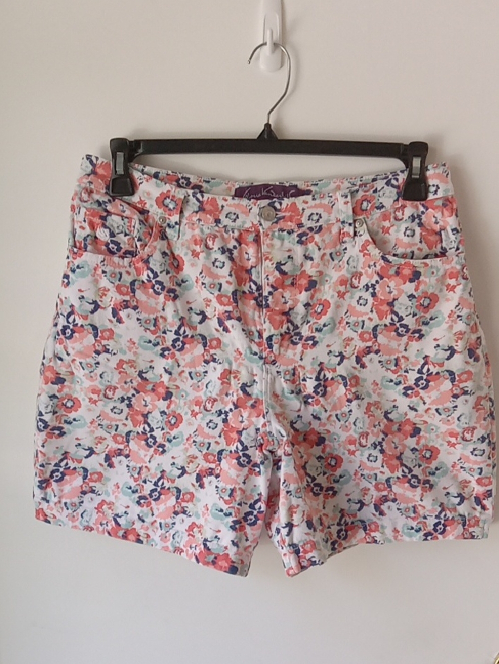 Gloria Vanderbilt Amanda Coral Floral Women Shorts